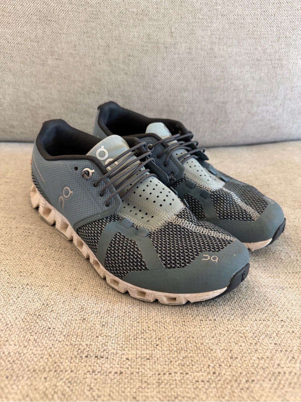On Running Women’s Cloud Athletic Sneakers Size 7.5